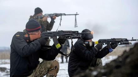 Die Sanktionen gegen Separatisten im Ukraine-Konflikt werden von der EU verschärft.