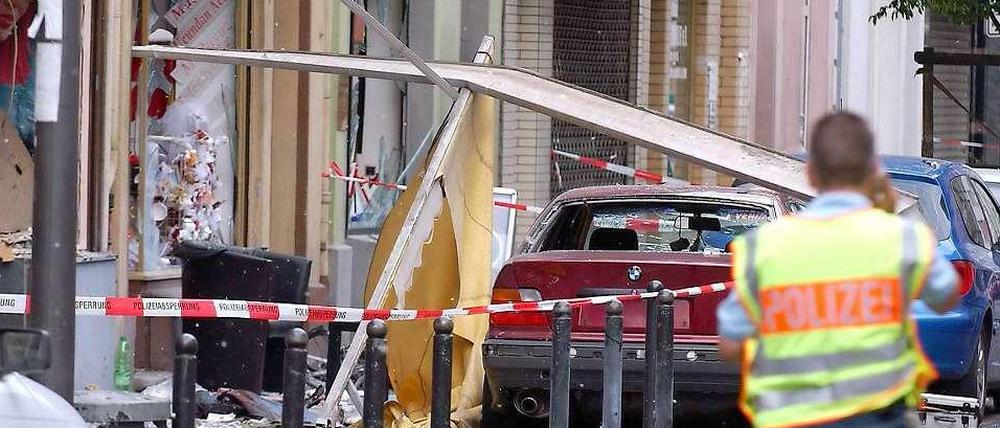 Spuren der Verwüstung nach dem Bombenanschlag in der Kölner Keupstraße.