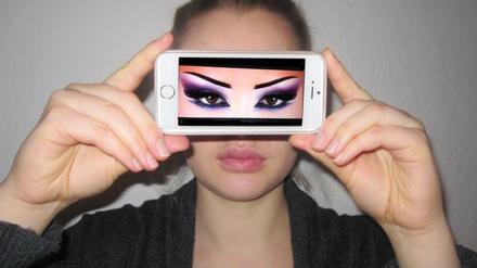Ich selfie, also bin ich. Aber was ist mit der echten Welt?