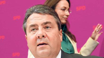 Spitzen in der Spitze. Parteichef Sigmar Gabriel und Generalsekretärin Yasmin Fahimi haben offensichtlich unterschiedliche Meinungen, was den Umgang mit Pegida und deren Anhängern angeht. 
