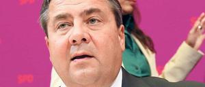 Spitzen in der Spitze. Parteichef Sigmar Gabriel und Generalsekretärin Yasmin Fahimi haben offensichtlich unterschiedliche Meinungen, was den Umgang mit Pegida und deren Anhängern angeht. 