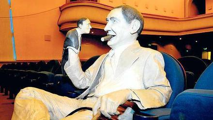 Ein Mann, zwei Zigarren. Ernst Lubitschs Figur hat im Kino Babylon in Mitte einen neuen Stammplatz gefunden. 