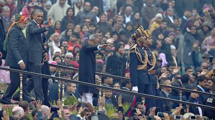 „Mobama“. Die Obamas zu Besuch bei Regierungschef Modi in Neu-Delhi.
