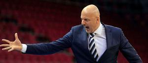 Ausdrucksstark: Albas Trainer Sasa Obradovic treibt sein Team pausenlos an der Seitenlinie an.