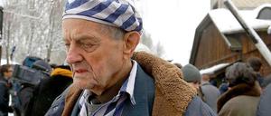 Igor Malicki, ein ukrainischer Holocaust-Überlebender, vor der Gedenkstätte in Auschwitz.