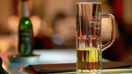 One beer, please: Das Berliner Nachtleben ist längst international geprägt.