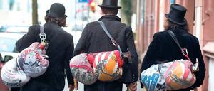 Auf der Walz..Wandergesellen dürfen für Kost und Logis kein Geld ausgeben.