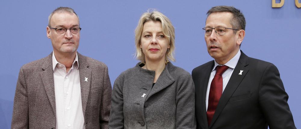 Missbrauchs-Opfer Adrian Koerfer, Sozialpädagogin Sabine Andresen und der Missbrauchs-Beauftragte Johannes-Wilhelm Rörig (von links).