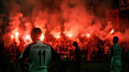 Bisschen marode, aber schön im Kiez. Und immer stimmungsvoll. Das Karl-Liebknecht-Stadion in Potsdam-Babelsberg.