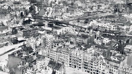 Die Stadt als Trümmerfeld: In Berlin stand nach dem Bombenangriff vor 70 Jahren kein heiles Haus mehr.