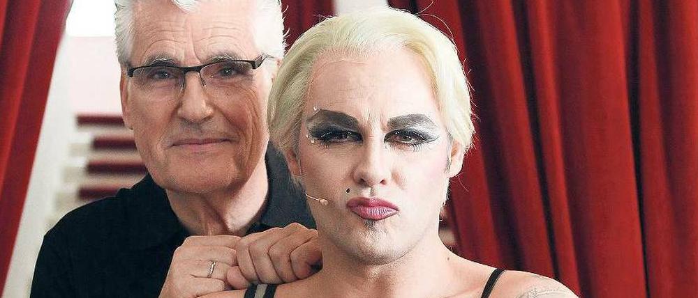 Spritzig. Rob Fowler spielt Dr. Frank’n’Furter (vorne), Sky Du Mont tritt bis Sonntag als Erzähler auf. 