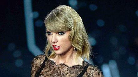 Sängerin Taylor Swift modelt auch für Victoria's Secret. Mit den Drohungen eines Hackers, Nacktfotos von ihr online zu stellen, geht sie ganz gelassen um.