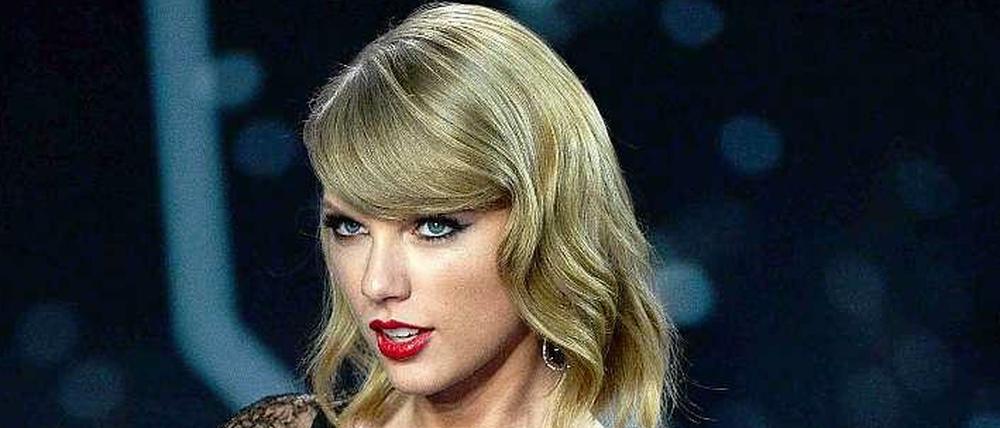 Sängerin Taylor Swift modelt auch für Victoria's Secret. Mit den Drohungen eines Hackers, Nacktfotos von ihr online zu stellen, geht sie ganz gelassen um.