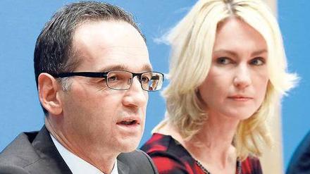 Unter Beobachtung. Familienministerin Manuela Schwesig soll ihren Kabinetts- und Parteikollegen Heiko Maas zu einer Gesetzesänderung gedrängt haben. 