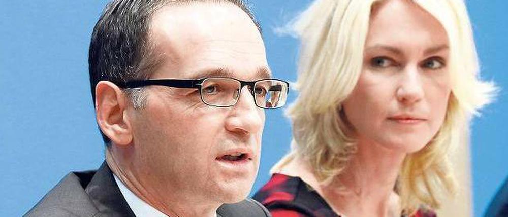 Unter Beobachtung. Familienministerin Manuela Schwesig soll ihren Kabinetts- und Parteikollegen Heiko Maas zu einer Gesetzesänderung gedrängt haben.