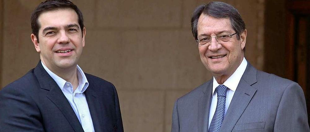 Alexis Tsipras (l.) und der Präsident Zyperns, Nikos Anastasiadis.