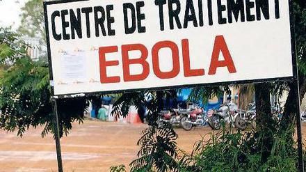 Unbekannte Größen. In Guinea hatte nur ein Drittel der Neuerkrankten Kontakt zu bekannten Ebola-Opfern. Einzelne Dörfer sperren sich weiter gegen die Seuchenbekämpfer. 