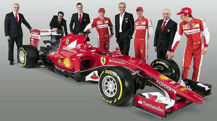 Da isser. Der neue Ferrari samt Belegschaft.