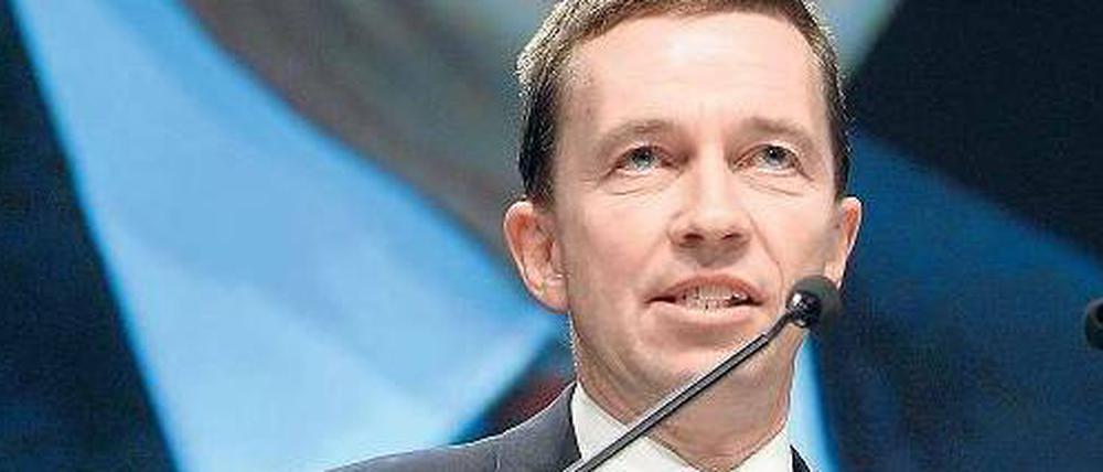 Macht den anderen Vorstandsmitgliedern heftige Vorwürfe. Bernd Lucke, einer der Vorsitzenden der AfD am Samstag auf dem Parteitag in Bremen. 