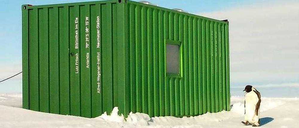 Die nördlichste Bibliothek ist ein Container in der Antarktis. Da ist noch gut lesen.