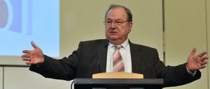 Die einen sagen so, die anderen sagen so ... Über das politische Erbe von Heinz Buschkowsky gehen die Meinungen auseinander - auch in seinem Bezirk Neukölln.