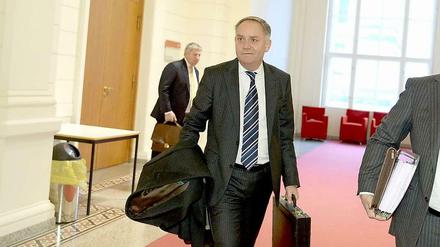 Erst Anfang Dezember war Rainer Schwarz beim BER-Untersuchungsausschuss - der will jetzt die Verantwortung des ex-Flughafenchefs für den verschobenen Bau neu prüfen.