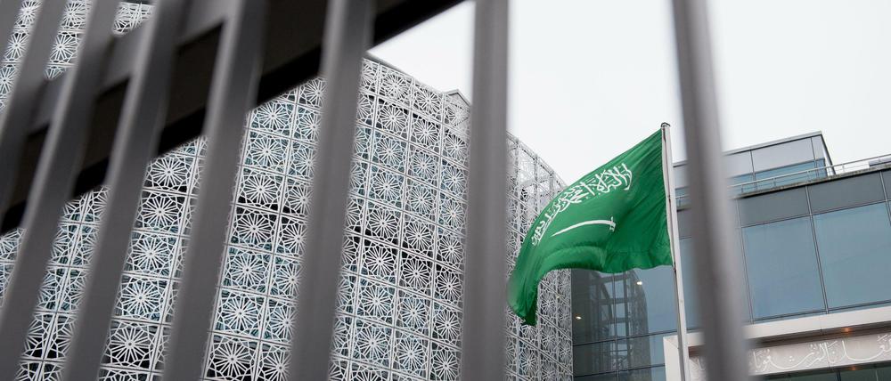 Die Auspeitschung Badawis hat weltweit für Aufsehen gesorgt. Auch in Berlin demonstrierten Menschen für den Blogger. Nun kam überraschend eine Aktivistin frei, die mit ihm zusammengearbeitet hatte.