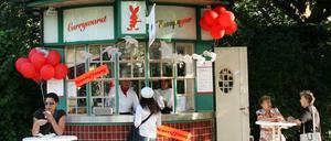 Dieser unter Denkmalschutz stehende Kiosk liegt in Top-Lage: am Savignyplatz in der City West. Dort ist das Wohnen inzwischen sogar wieder etwas billiger geworden.