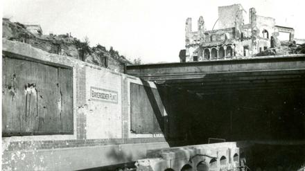 U-Bahnhof Bayerischer Platz im Bayerischen Viertel in Schöneberg nach dem Luftangriff auf Berlin vom 3. Februar 1945.
