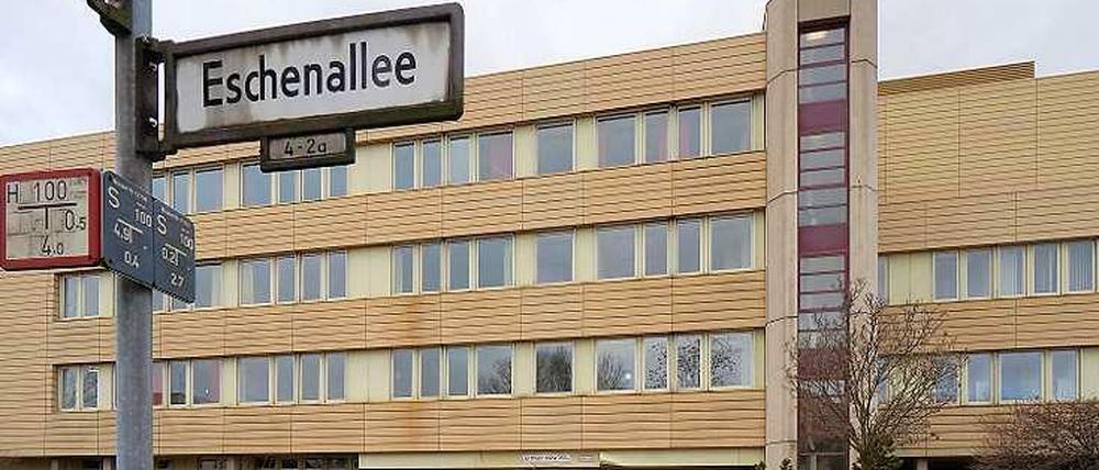 Umgewidmet. In der früheren Psychiatrieklinik an der Eschenallee in Westend werden Flüchtlinge untergebracht.