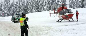 Ein Rettungshubschrauber am Feldberg im Schwarzwald.