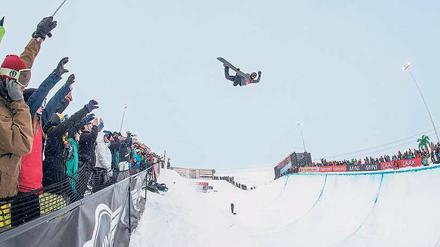 Höhenluft. Der Schweizer Snowboard-Olympiasieger Iouri Podladtchikov auf seinem Spielplatz in den Bündner Alpen: der Halfpipe in Laax. 