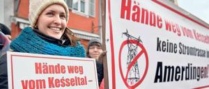 Die Proteste in Bayern gegen geplante Stromtrassen sind immer stärker geworden – hier auf einer Kundgebung in Oettingen. Foto: Daniel Karmann/dpa