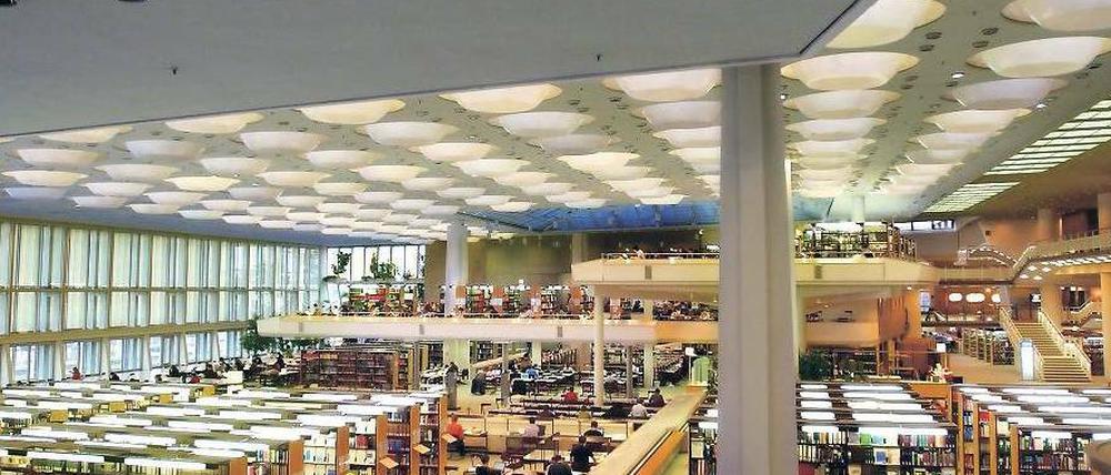 Blick in den Lesesaal der Staatsbibliothek am Kulturforum.