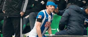 In die Knie gezwungen. Peter Niemeyer ist ein vorbildlicher Kämpfer. Diese Qualitäten sind bei Hertha BSC jetzt gefragt.