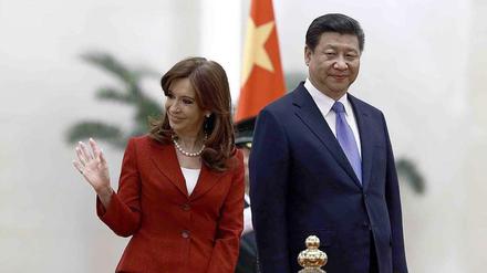 Cristina Kirchner, die Präsidentin von Argentinien, am Mittwoch bei ihrem Staatsbesuch in Peking. Rechts Chinas Staatschef Xi Jinping.