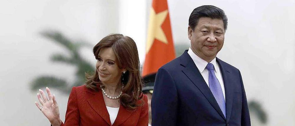 Cristina Kirchner, die Präsidentin von Argentinien, am Mittwoch bei ihrem Staatsbesuch in Peking. Rechts Chinas Staatschef Xi Jinping.
