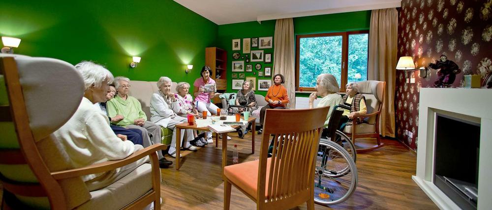 Rente mit Rendite. Wer als Kapitalanleger in ein Pflegeheim investiert, hat dort meist auch - für sich und nahe Angehörige - ein bevorzugtes Wohnrecht im Alter. 