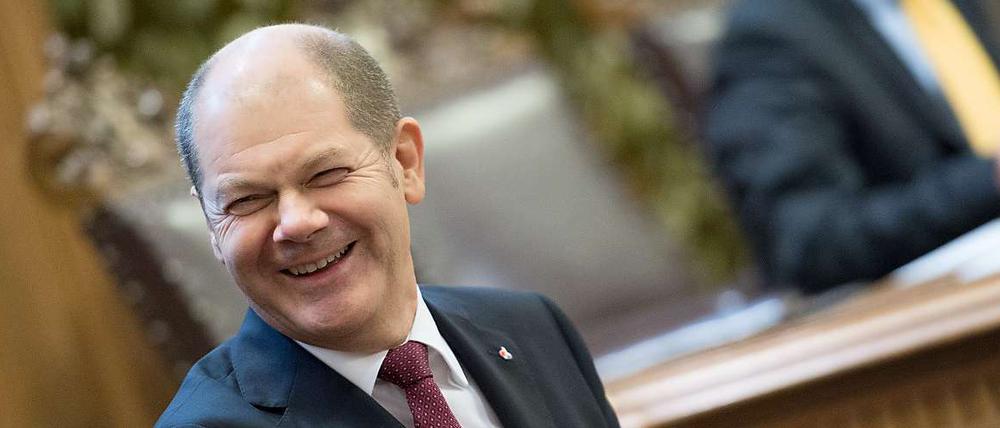 Hamburgs Erster Bürgermeister Olaf Scholz kann sich freuen.