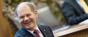 Hamburgs Erster Bürgermeister Olaf Scholz kann sich freuen.
