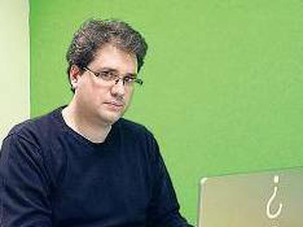 Der Netzwerker. Am Anfang versteckte sich Higgins hinter dem Pseudonym Brown Moses.