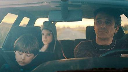 „Jeder Mensch hat eine Heimat. Da kann er noch so weit gehen, die wird er nicht los.“: Deutsches Kino auf großer Fahrt - hier mit Anatol Schusters "Ein idealer Ort".