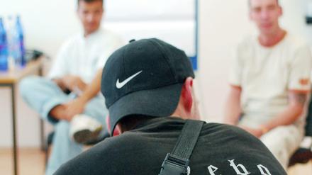 Rund 3000 Schulabgänger "verschwinden" jährlich ohne Ausbildung im städtischen Alltag.
