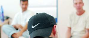 Rund 3000 Schulabgänger "verschwinden" jährlich ohne Ausbildung im städtischen Alltag.