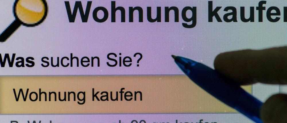 Unter die Lupe genommen. Wohnungseigentümer können ihren Mietern das Untermieten verbieten - und bei Verstößen kündigen.