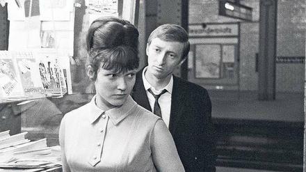 „Jahrgang 45“. Monika Hildebrand und Rolf Römer in Böttchers Spielfilm von 1966/90, der am Sonnabend digital restauriert wiederaufgeführt wird.
