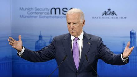 US-Vizepräsident Joe Biden sagt zu Wladimir Putin "Get out of Ukraine" und beschwört das Selbstverteidigungsrecht der Ukraine.