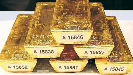 Reiches Deutschland. Nach Angaben der Bundesbank befanden sich Ende 2014 insgesamt 1192 Tonnen in Frankfurt am Main, 1447 Tonnen lagern bei der Federal Reserve Bank in New York, 438 Tonnen in London und 307 Tonnen in Paris.
