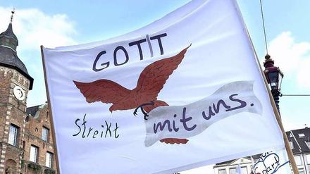 Die Bezahlung in kirchlichen Gesundheits- und Pflegeeinrichtungen sorgt immer wieder für Auseinandersetzungen.