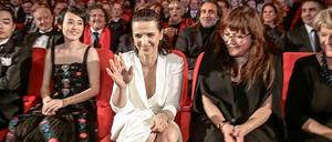 Schauspielerin Rinko Kikuchi (2.v.l.), Ehemann Shota Sometani (l), die französische Schauspielerin Juliette Binoche (M), die katalanische Regisseurin Isabel Coixet und Kulturstaatsministerin Monika Grütters (CDU)